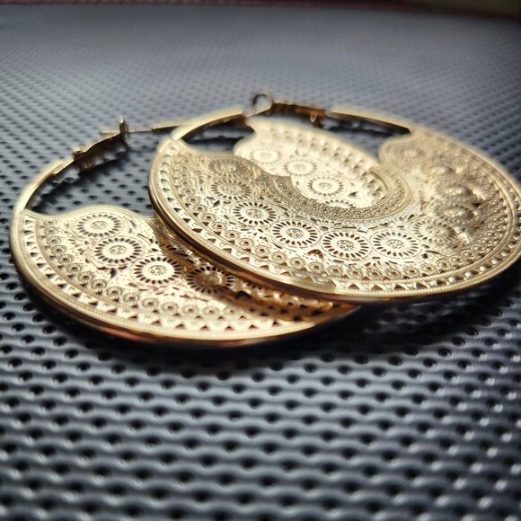 Hoop earrings - Picture 1 of 2